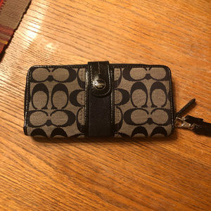Black Coach Wristlet Wallet